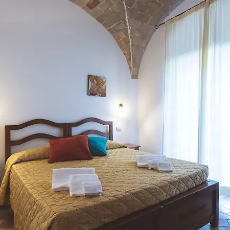 Le Tegole 4* Riparbella
